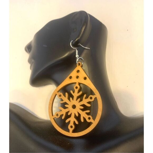 Wooden Snowflake Earrings - Picture 1 of 3